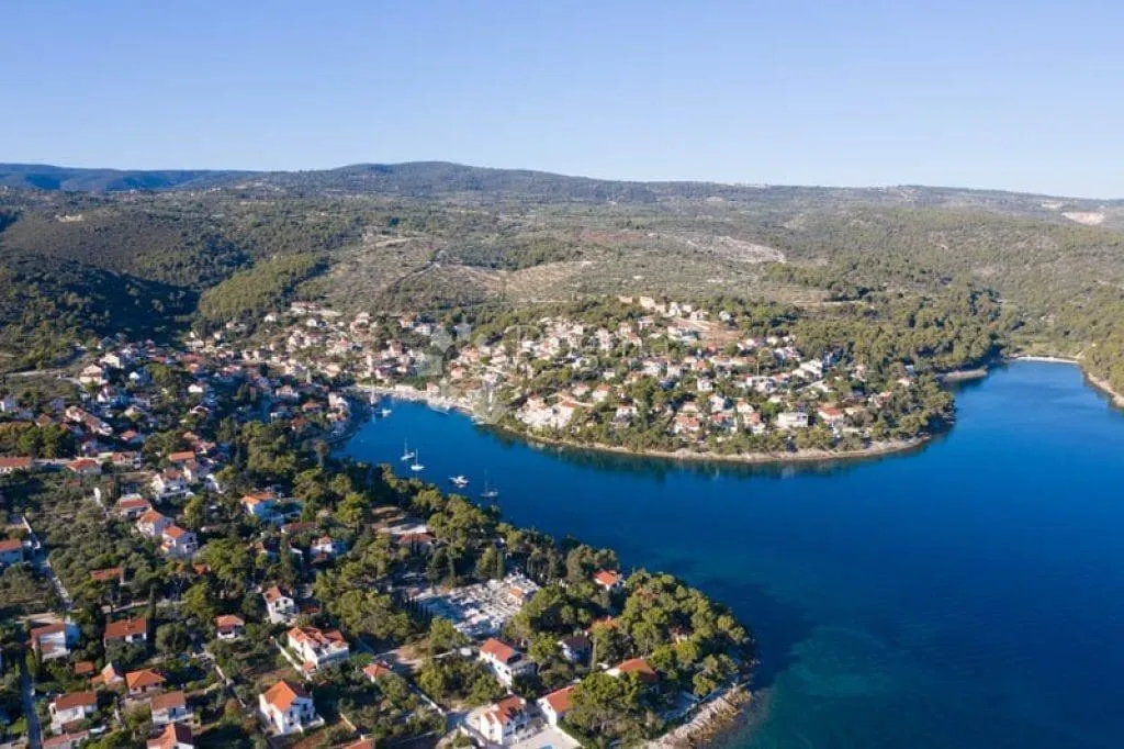 prilika: mirno građevinsko zemljište (p-3) na otoku braču - slika 2
