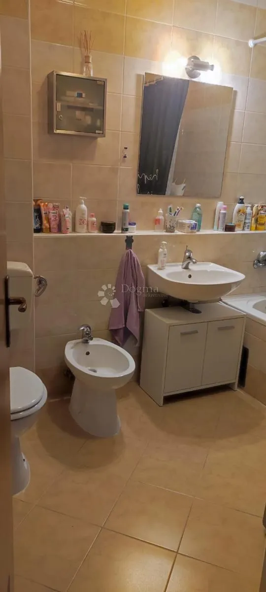 trosoban stan s lođom u mirnom dijelu varaždina – dugoročni najam - slika 9