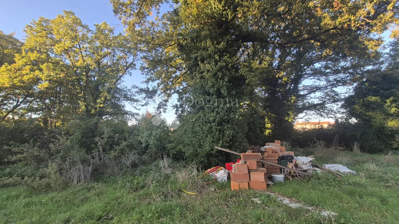 građevinsko zemljište površine 1968 m2, 2 km od mora, 80 eur/m2 - slika 4