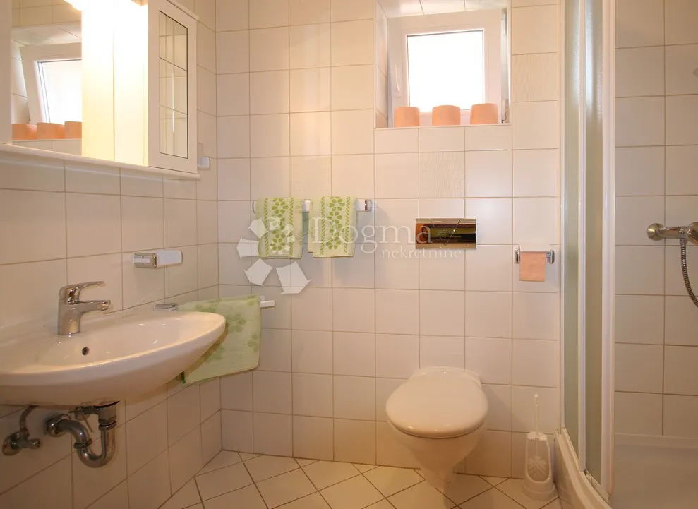 uvala soline - dva apartmana prvi red do mora - slika 11