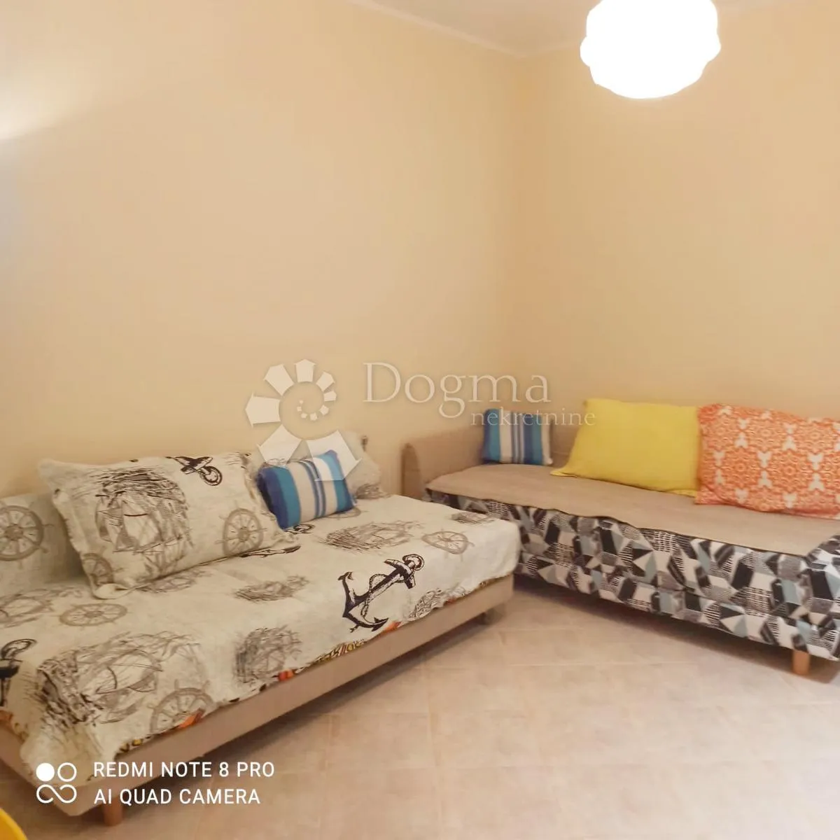 prodaja kuće 80m od mora, 6 apartmana - slika 21