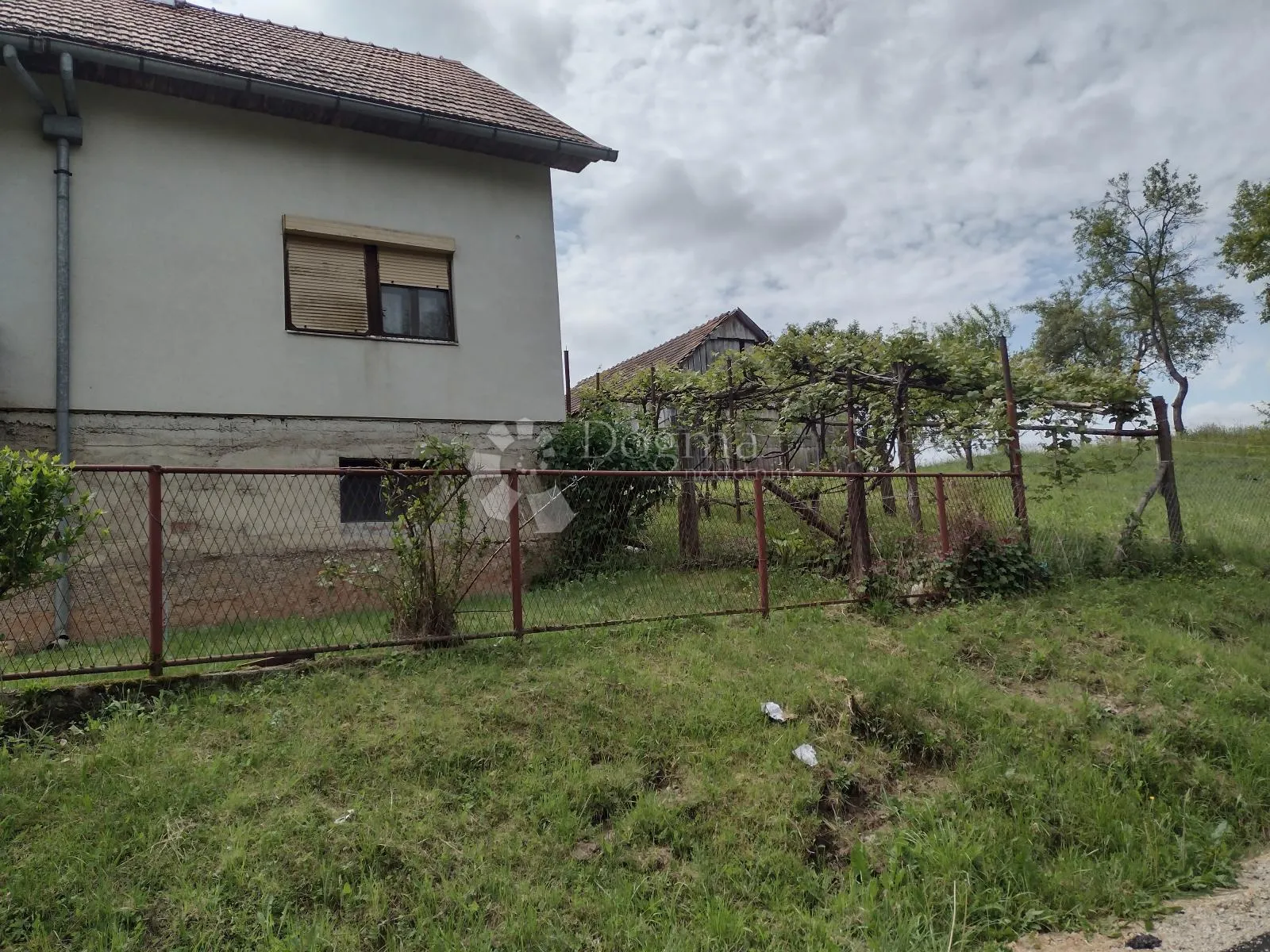 kuća s pogledom na petrovu goru i besplatnim vodovodom - slika 1