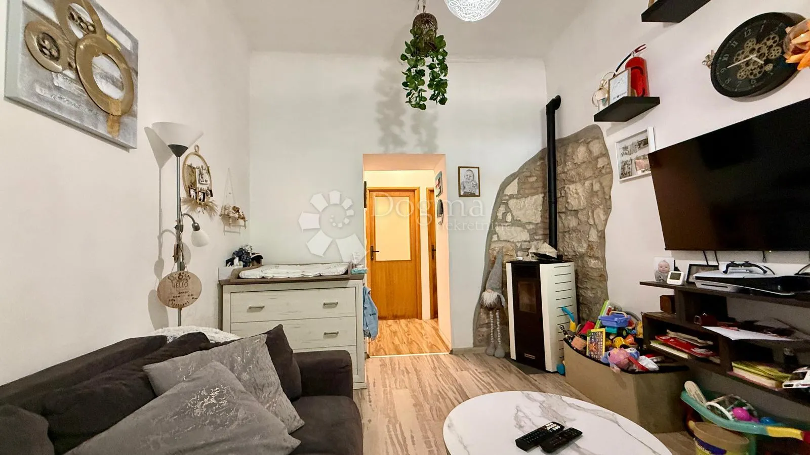 uredan dvosoban stan 55,03 m² u mirnoj zgradi s tri stana - slika 8
