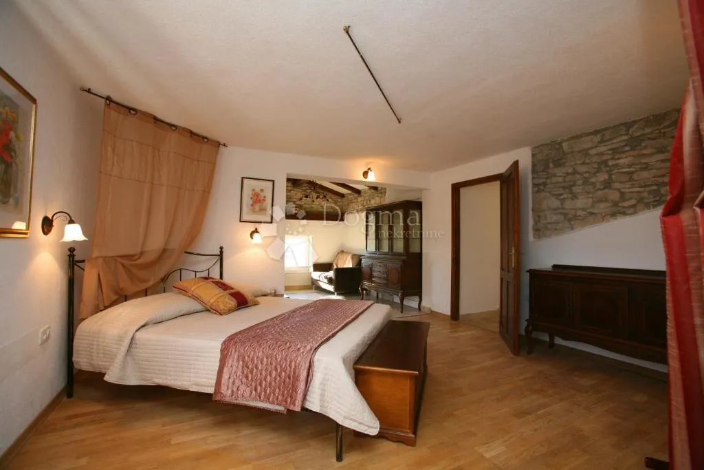 prekrasna istarska villa s bazenom, 220 m² i 5 en-suite spavaćih soba - slika 5