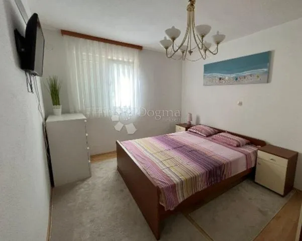 apartman s vrtom,blizu mora i centra, pakoštane - slika 8