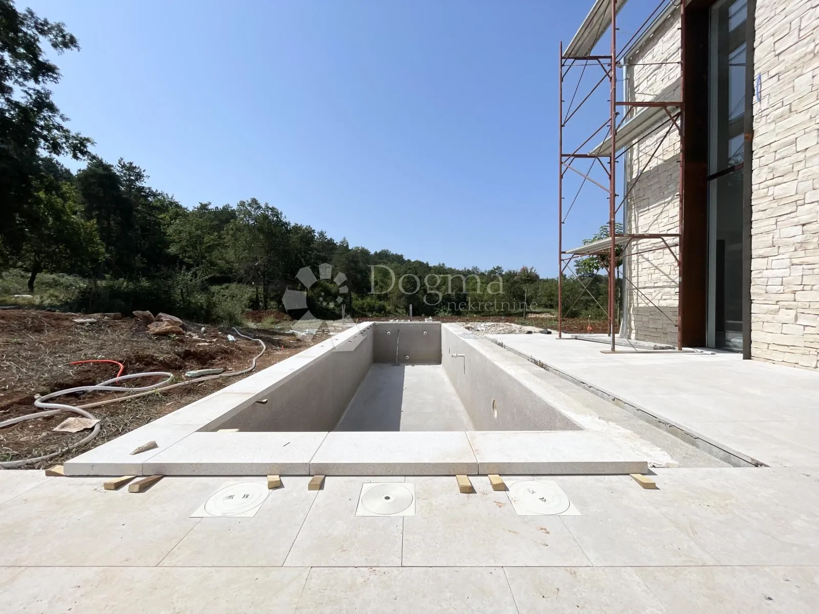 dizajnerska vila u potpunoj privatnosti - slika 3