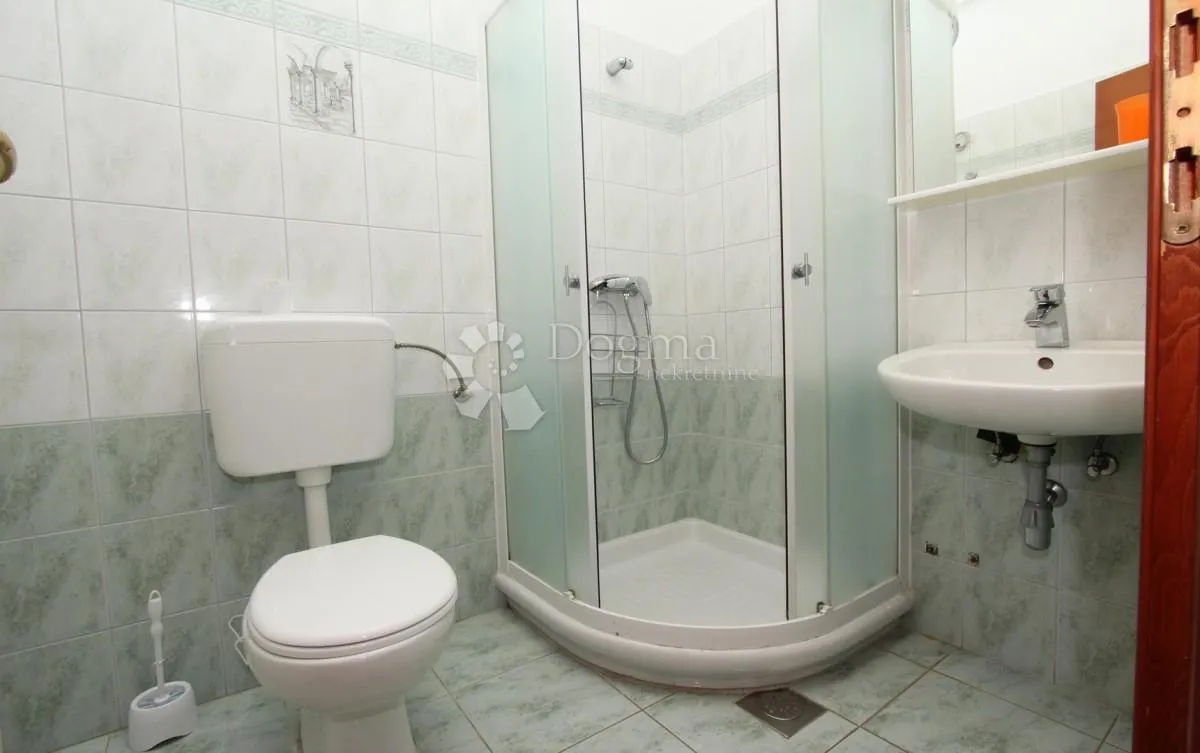 kuća sa apartmanima - slika 29