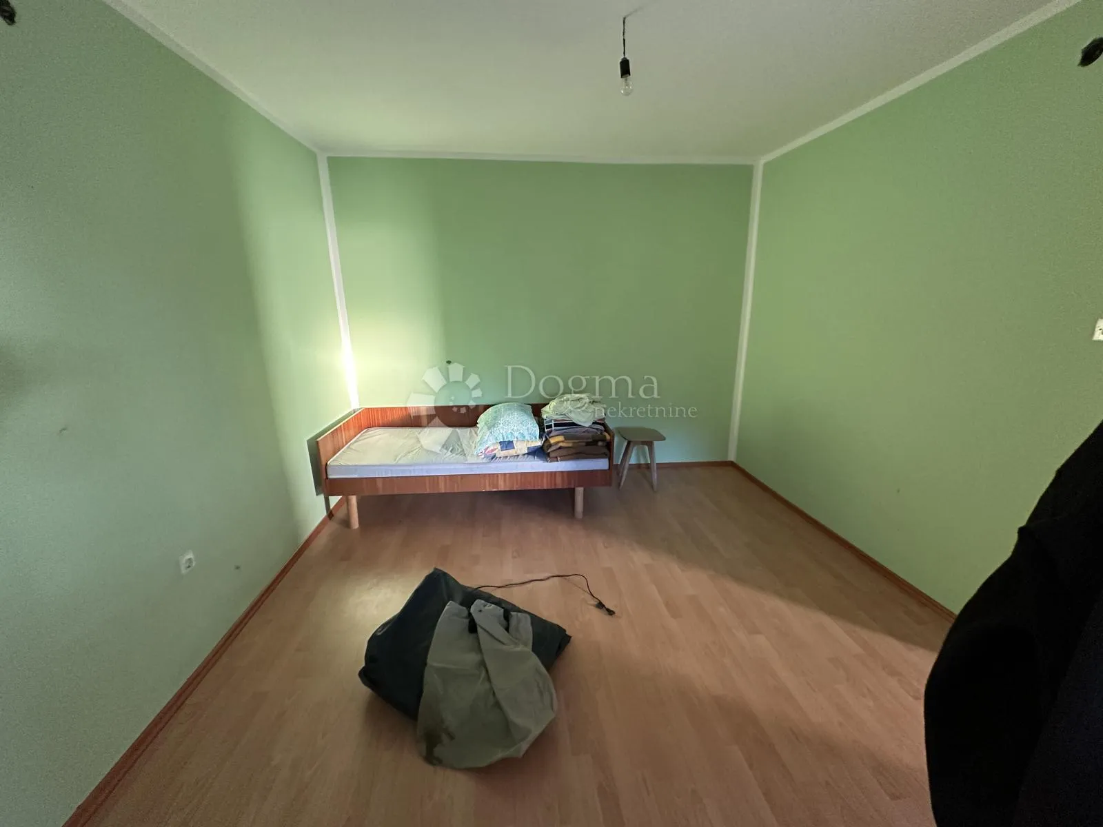 karlobag dvojna kuća - slika 24