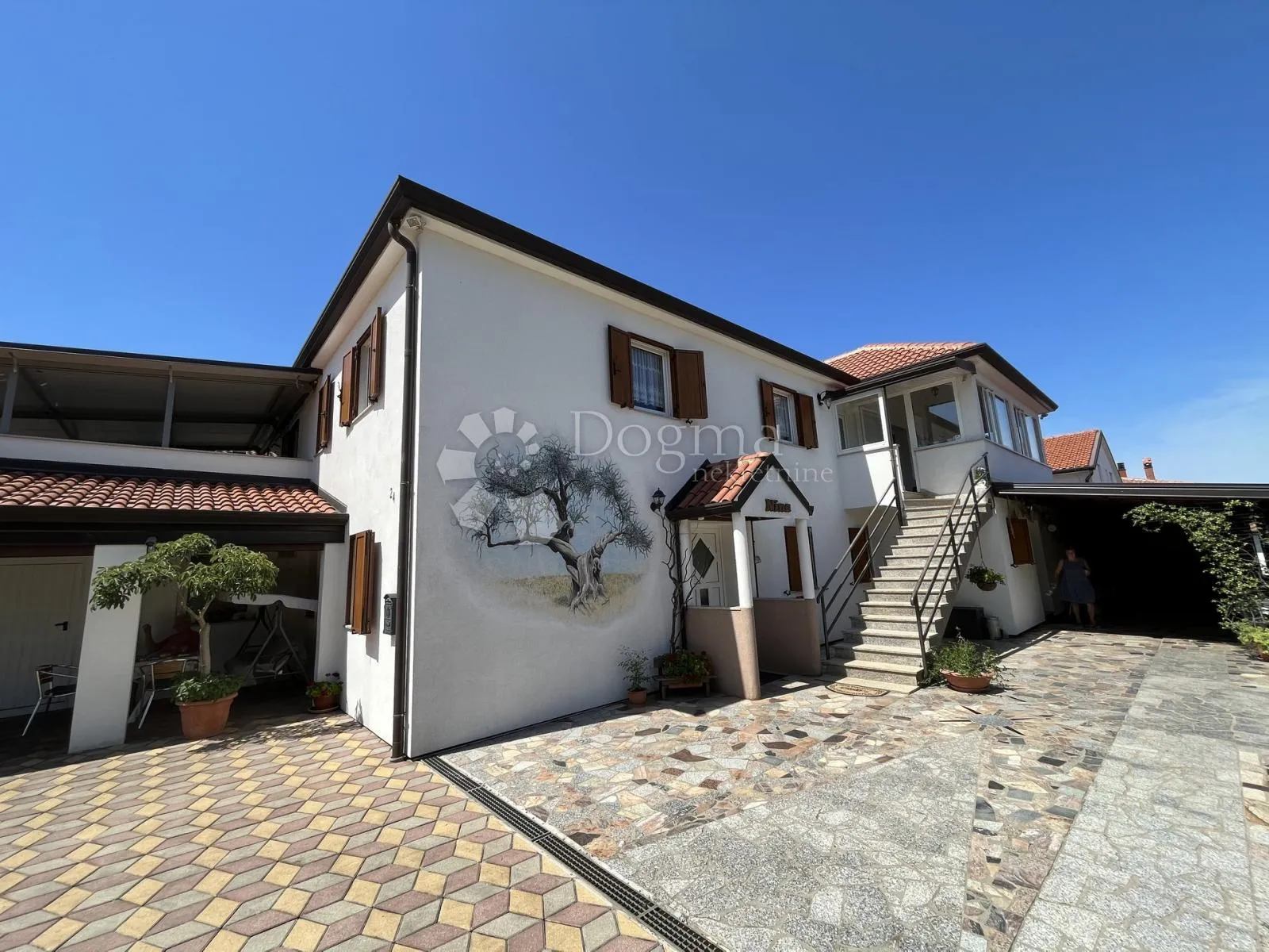 prekrasna villa s bazenom - slika 29