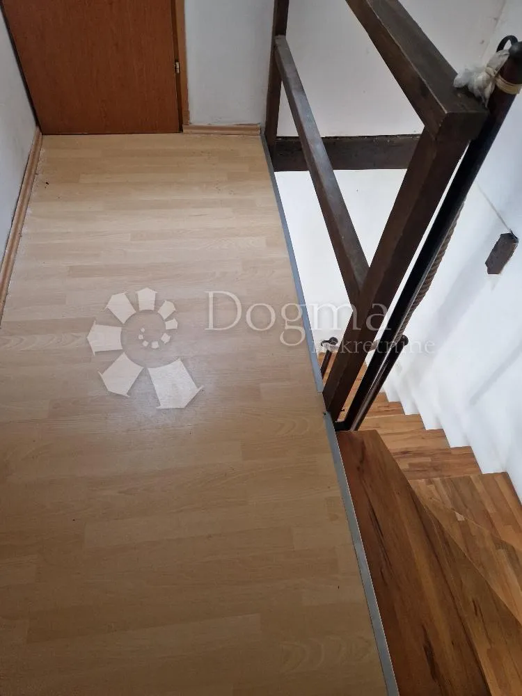 poreč centar dvoetažni stan - slika 11