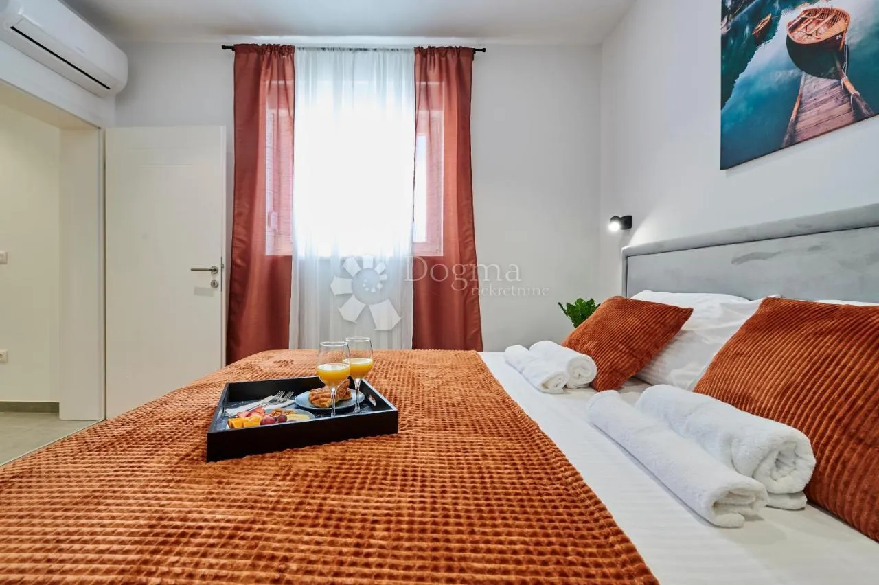 kaštel novi- luksuzna villa s bazenom - slika 13