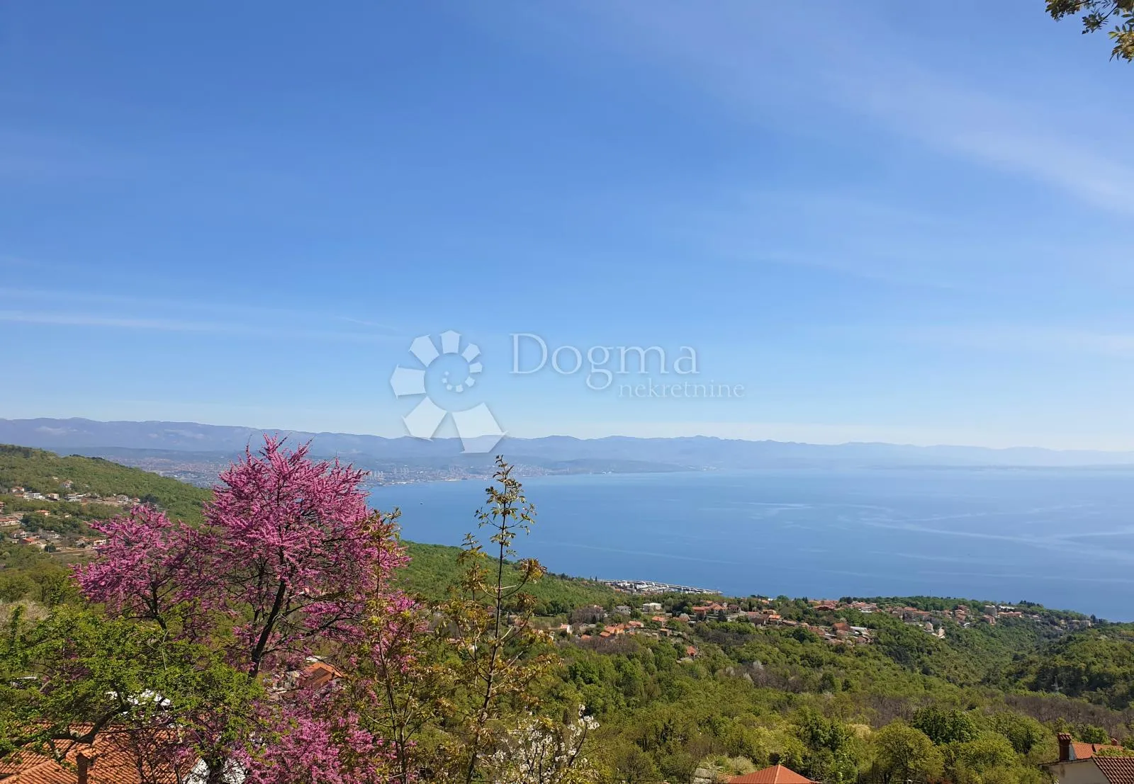 Veliki građevinski teren na Poljanama sa panoramskim pogledom - Poljane, Opatija