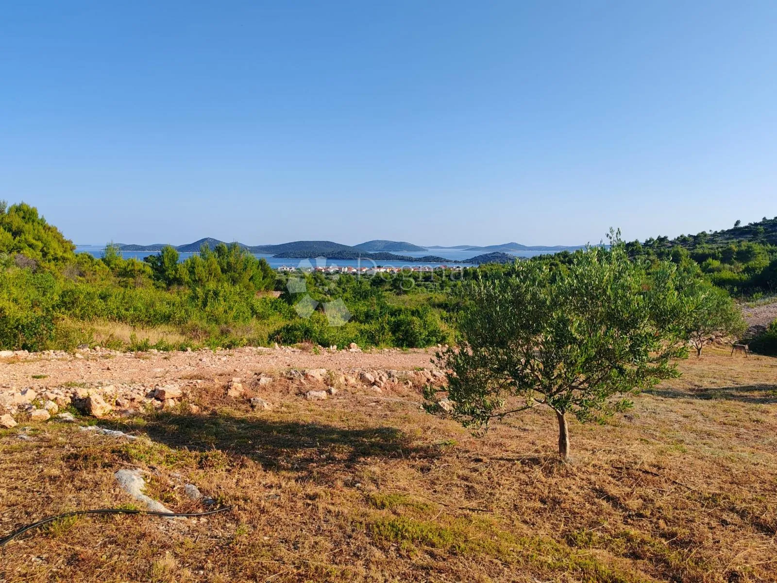 tribunj - vodice zemljište s otvorenim pogledom na more i kućicom za odmor - slika 5