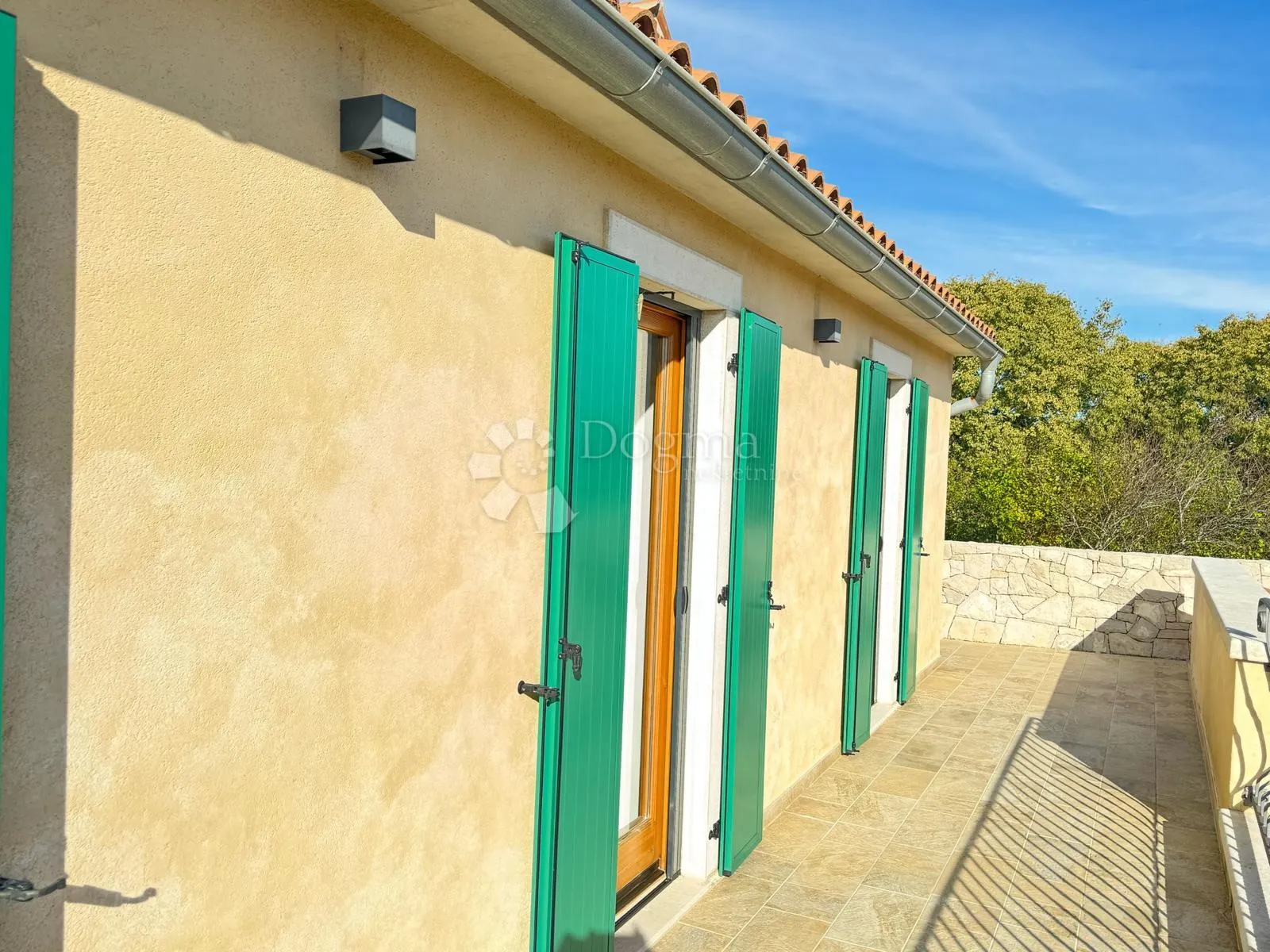 mediteranska kuća s bazenom i pogledom na more - slika 25