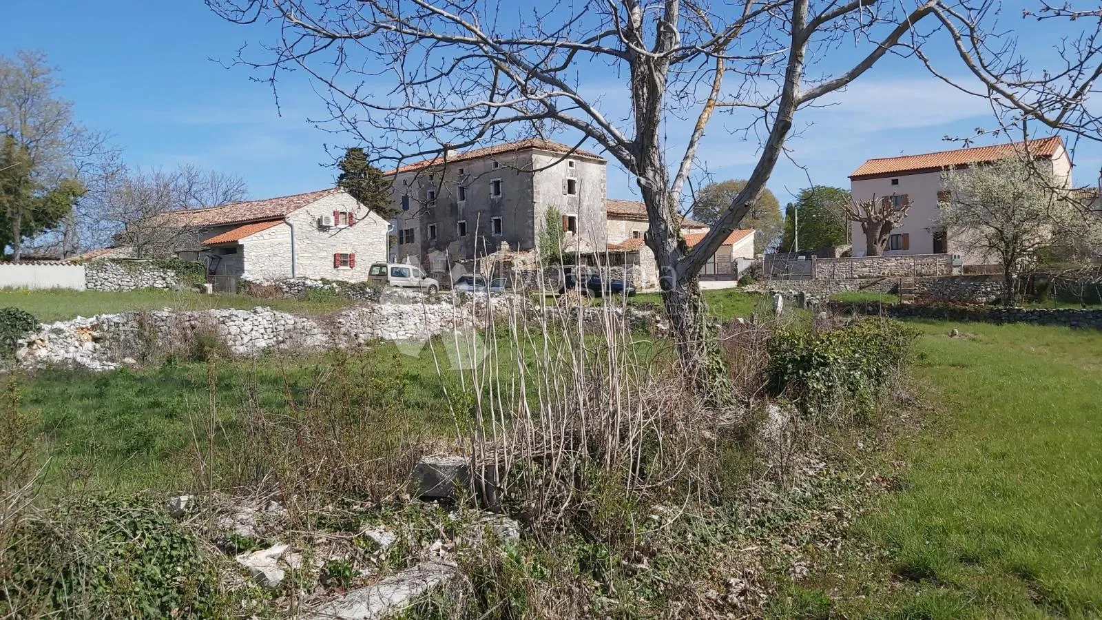 impozantna kamena kuća za adaptaciju - slika 6