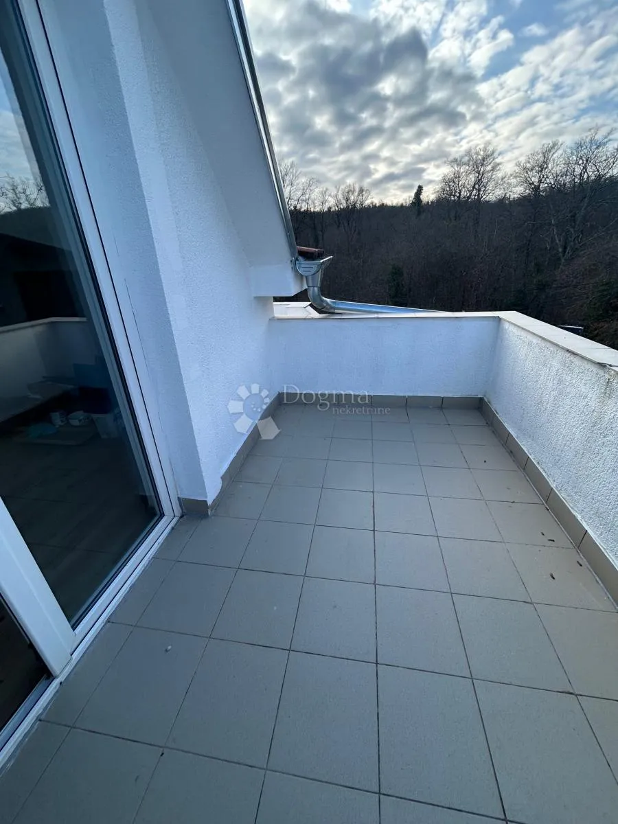 stančić okružen prirodom - slika 8