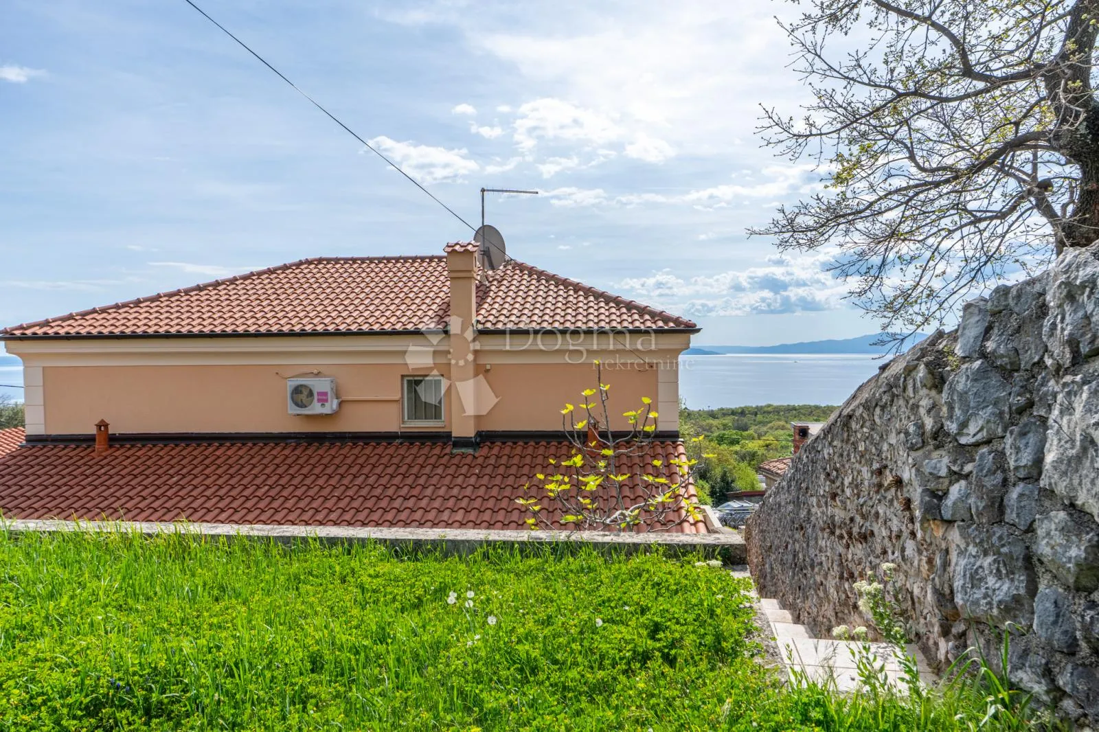 rijetkost! predivna samostojeća kuća u kostreni - slika 45