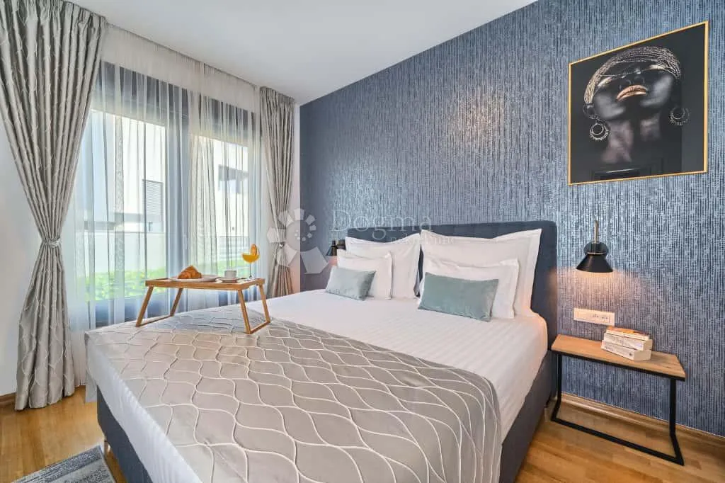 vila s bazenom u strožancu - slika 21