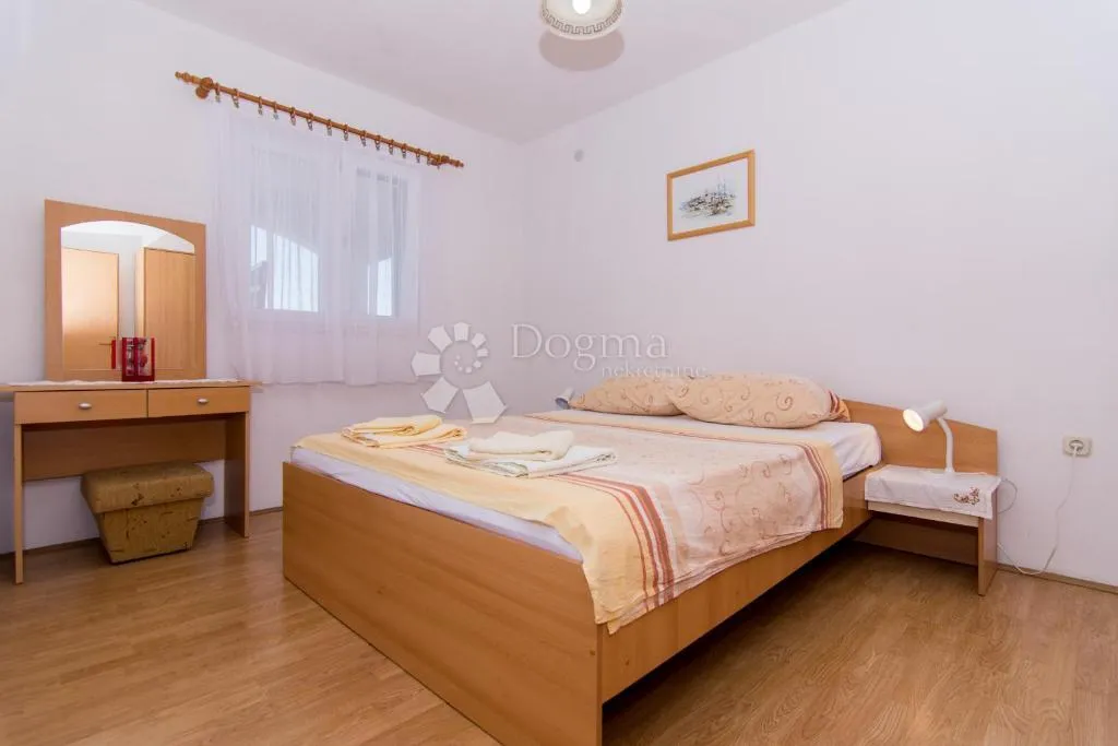 apartmanska samostojeća kuća u mjestu mastrinka! o.čiovo - slika 3
