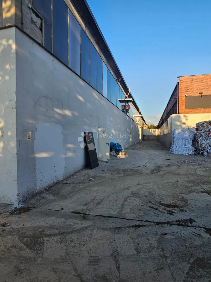 Logističko-proizvodna hala 5.400 m² na prodaju - Zagreb