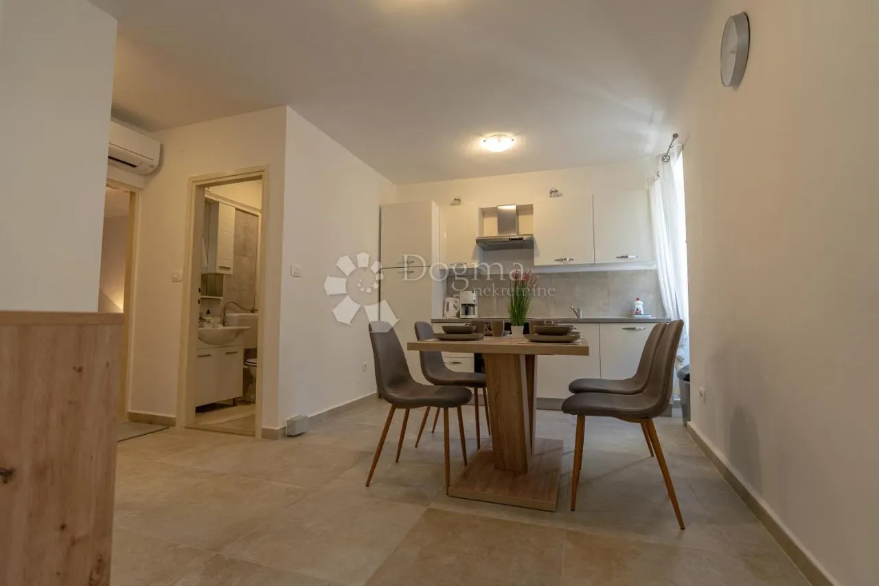 rovinj, centar – elegantan jednosoban stan u kamenoj zgradi, 200m od mora - slika 5