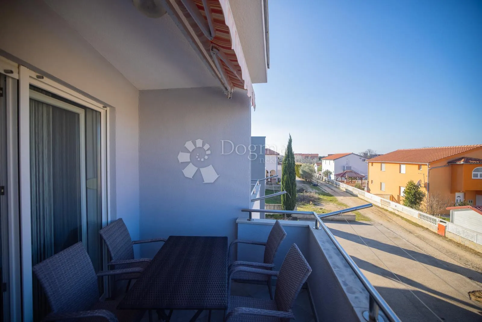 dvoetažni apartman 250 mod mora u zatonu - slika 16