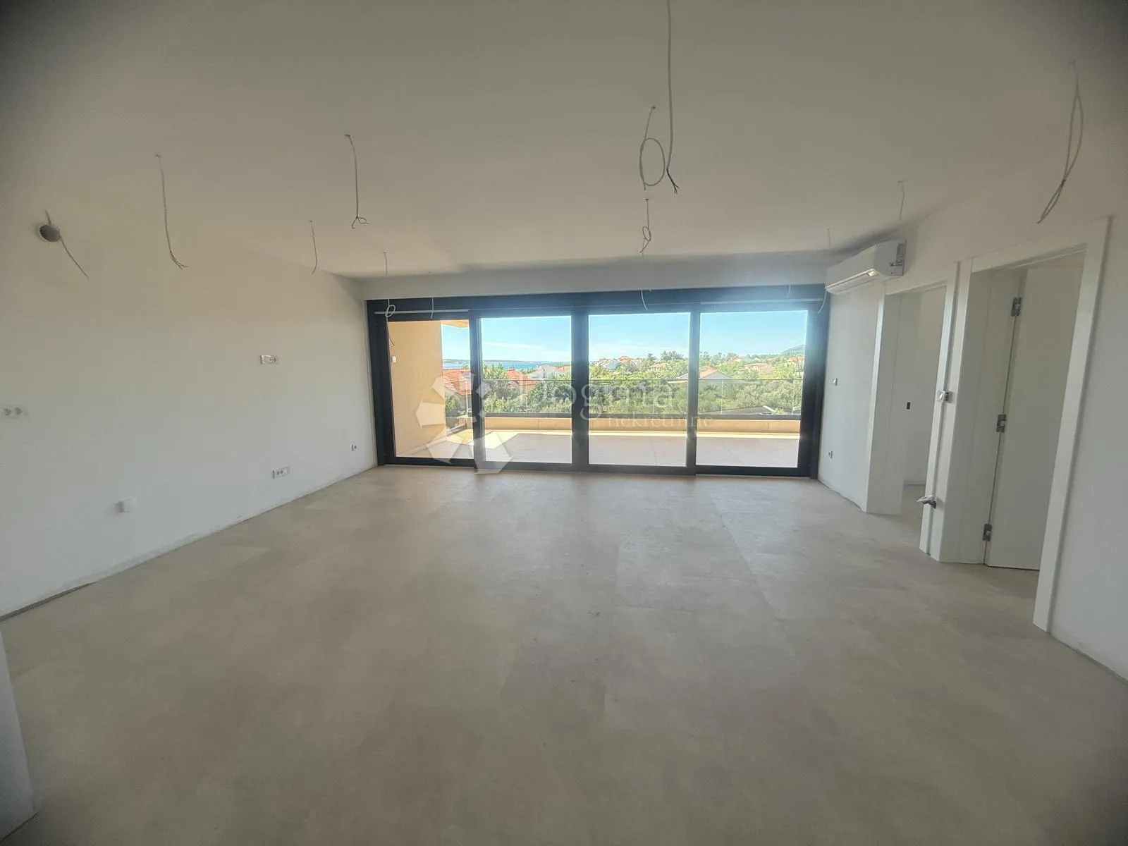 apartman na zadnjoj etaži s krovnom terasom i pogledom na more - slika 5