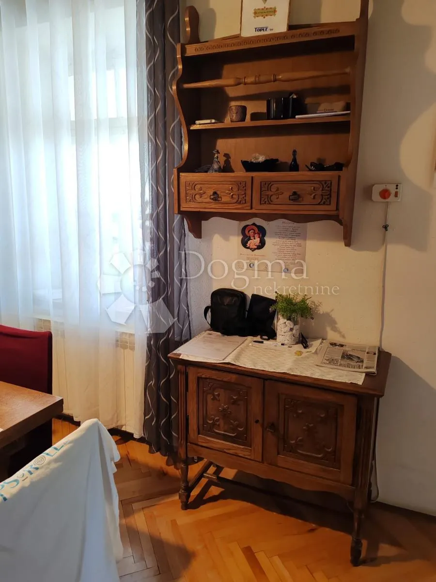 kuća sa tri stana i poslovnim prostorom - slika 41