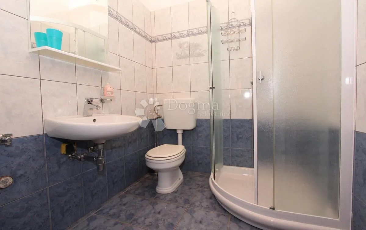 kuća sa apartmanima - slika 21