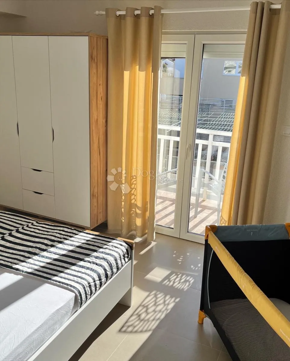 rogoznica- prilika! kuća s 5 apartmana 150m od plaže - slika 23
