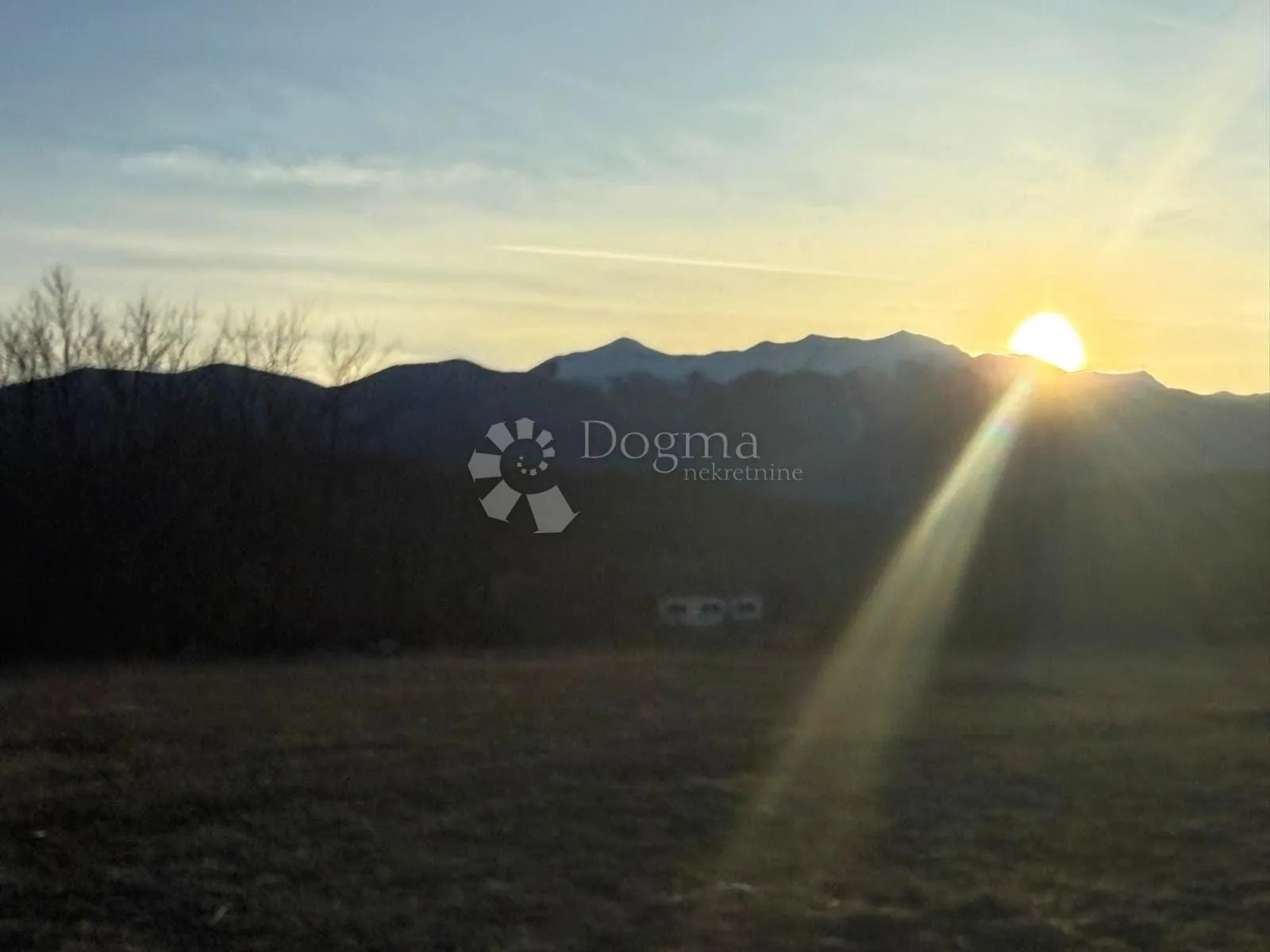 lovinac zemljište s pogledom na velebit i brdo zir 1972 m2 - slika 12