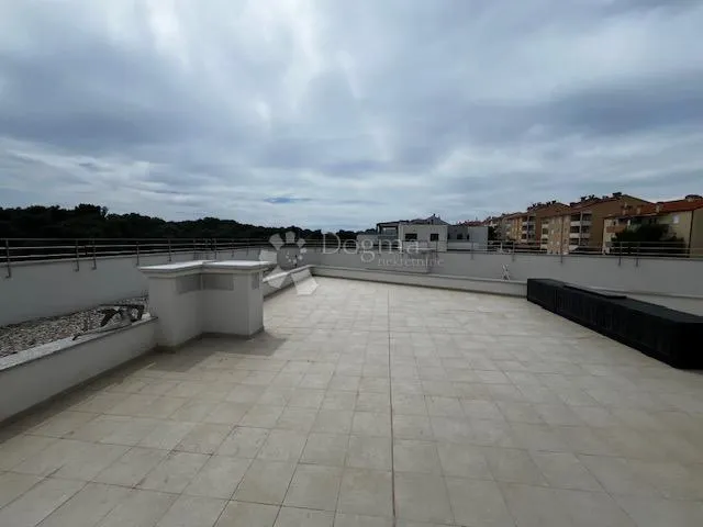 prekrasan stan s krovnom terasom i pogledom na more u premanturi - slika 12
