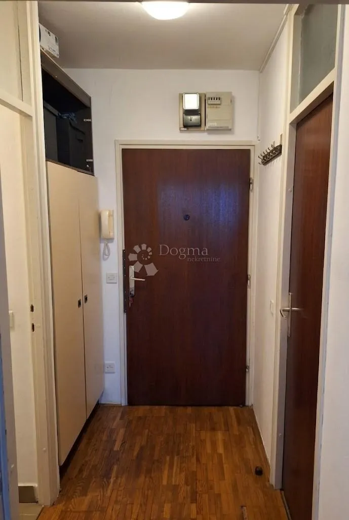 predivan 2-sobni stan 34 m2 s otvorenim pogledom - slika 2