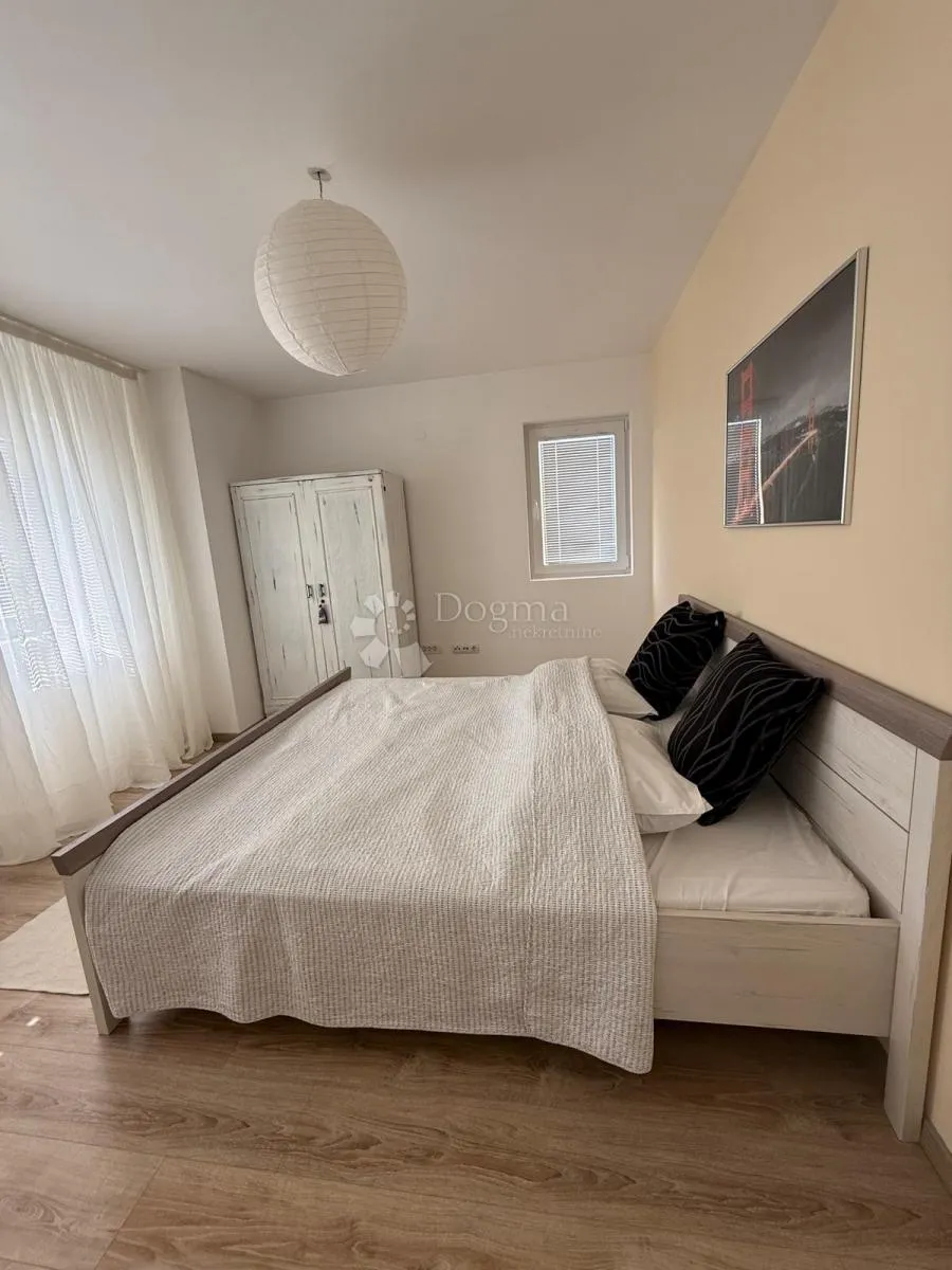 kuća na pagu s velikim dvorištem - 310m2 - slika 14