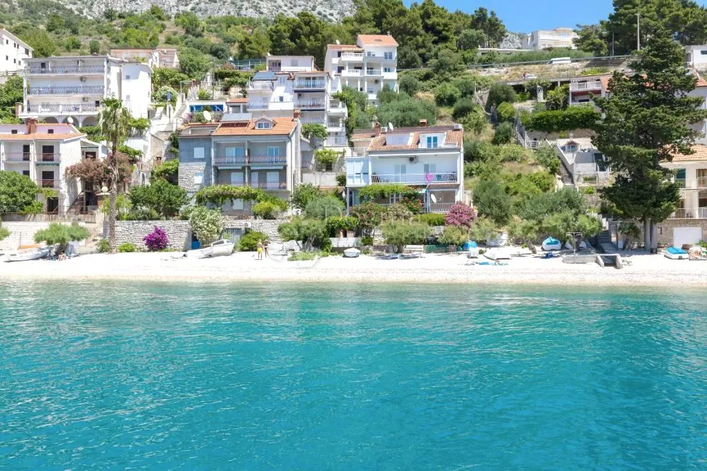 građevna parcela na omiškoj rivijeri s otvorenim pogledom na more! - slika 3