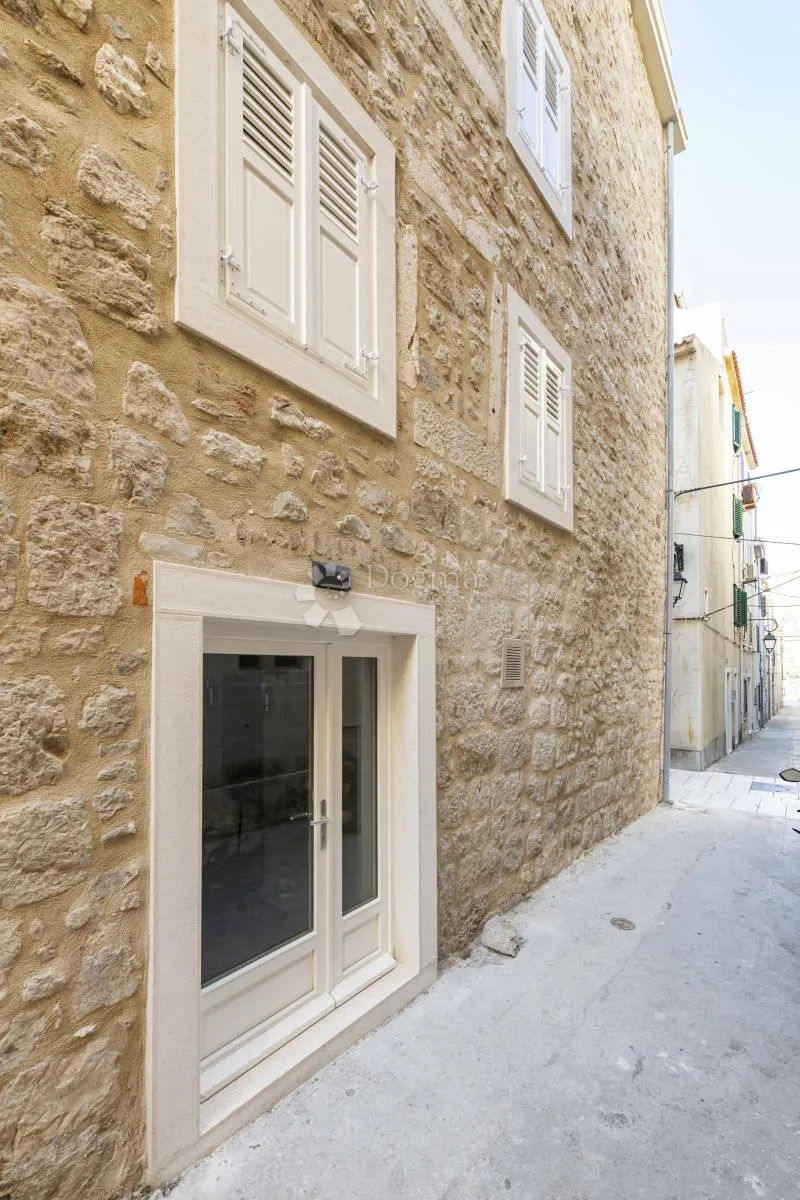 kuća s poslovnim prostorom,pag - slika 2