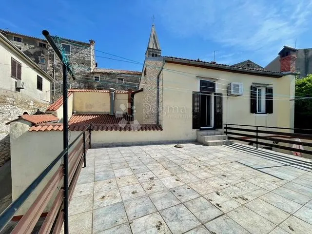 kuća, s restoranom u prizemlju, u centru buja - slika 35