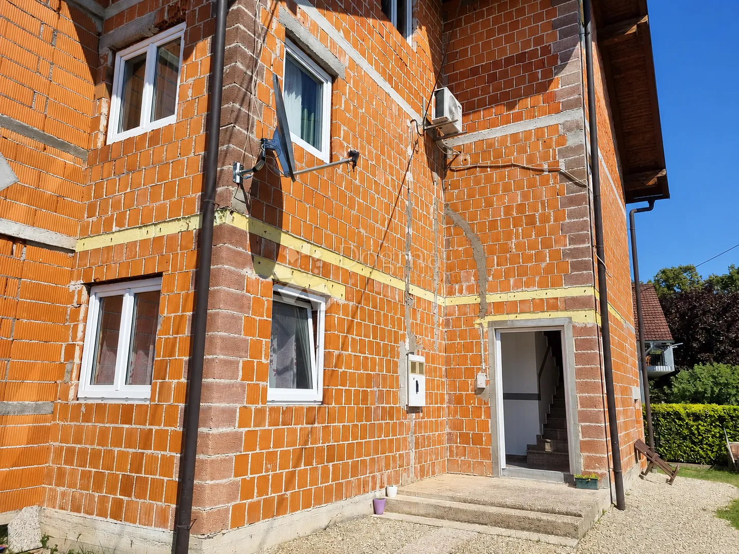 kuća s potencijalom u retkovcu – 330 m2, mogućnost 3 stana - slika 8