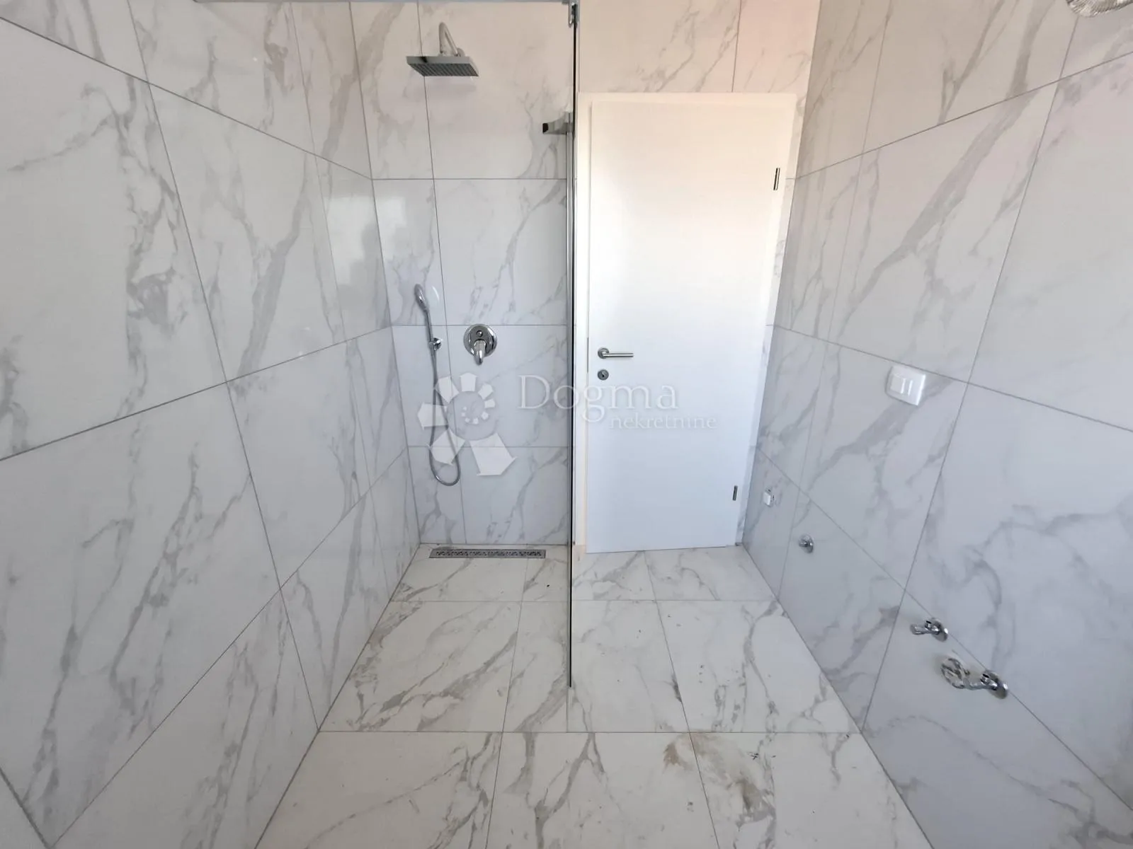 poreč (okolica) - stan u novogradnji sa 2ss+db - slika 5