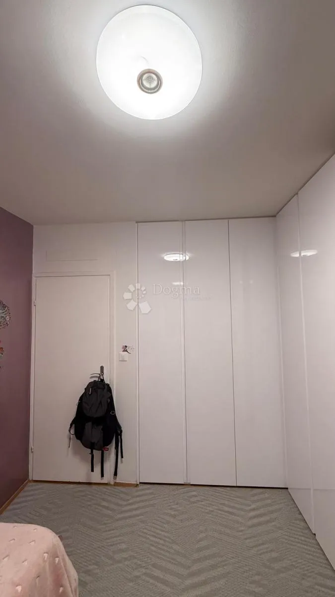 moderan renoviran stan - 5 minuta do mora! - slika 20