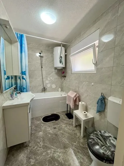 bribir,samostojeća kuća sa dva stana - slika 17