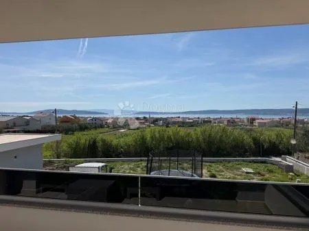 dvoetažna kuća i odvojeni apartman 280m2 - slika 5