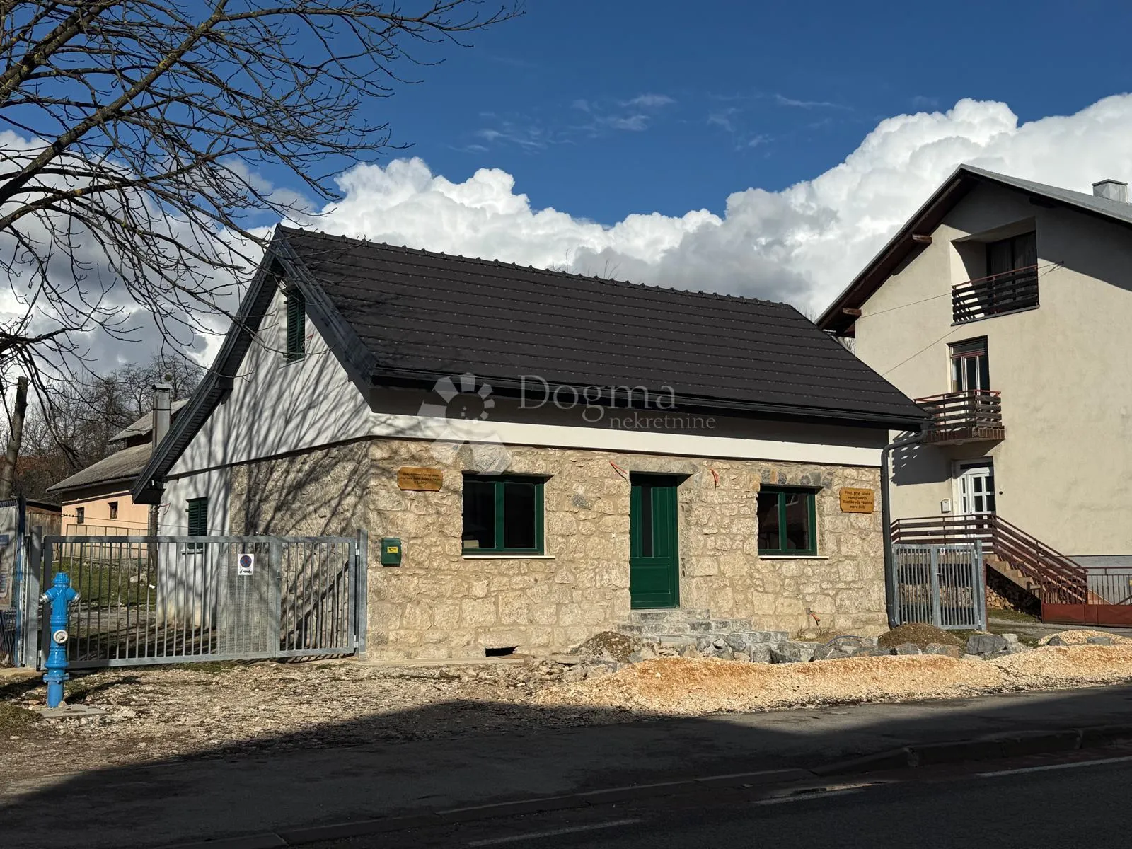 nova tradicionalne kvalitetne gradnje kuća centar grada - slika 29