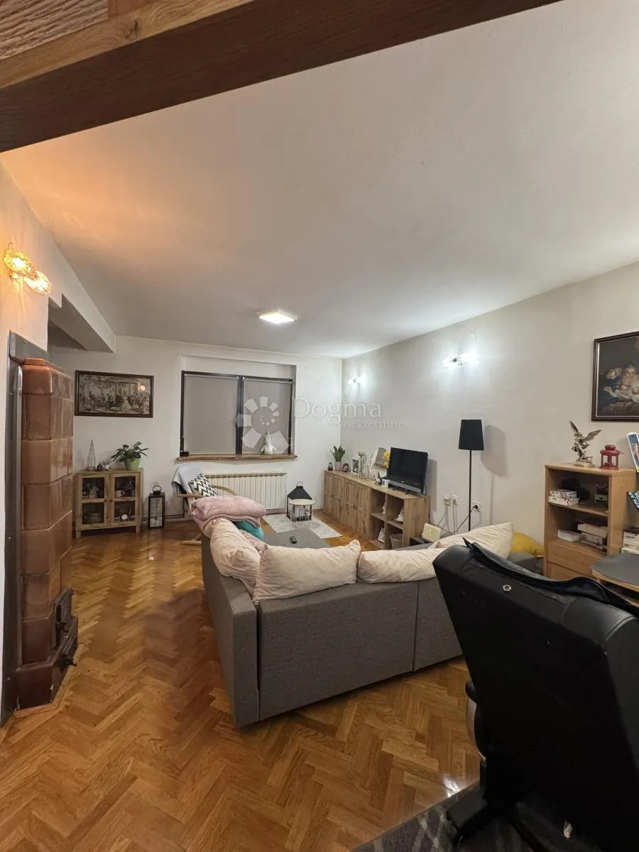 kuća u korenici, za investiciju i život - slika 38