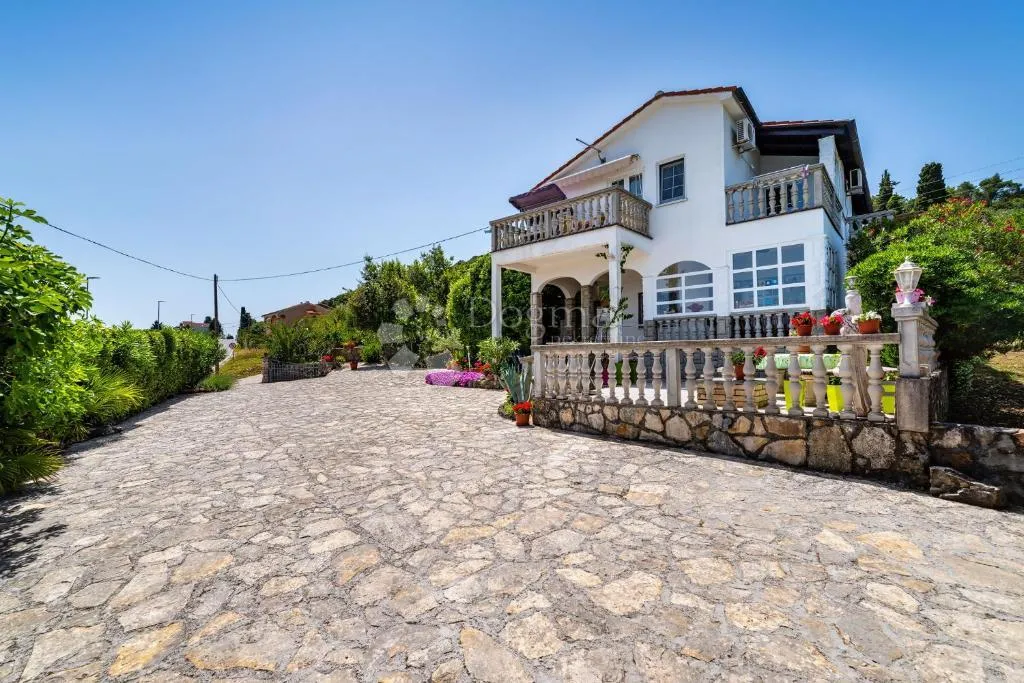 top investicija: kuća s pogledom na more i 4 stambene jedinice – preko, otok ugljan - slika 2