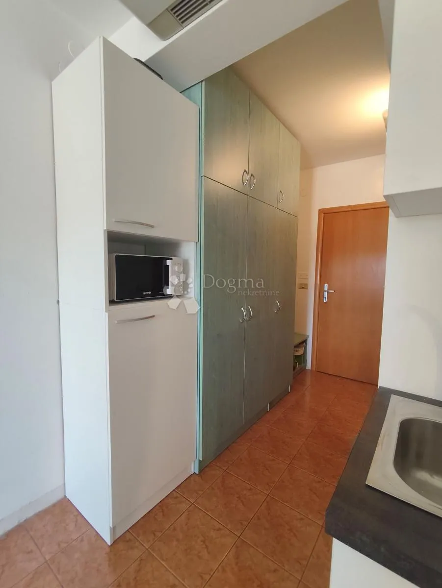 novouređeni apartman sa pogledom na more - slika 12