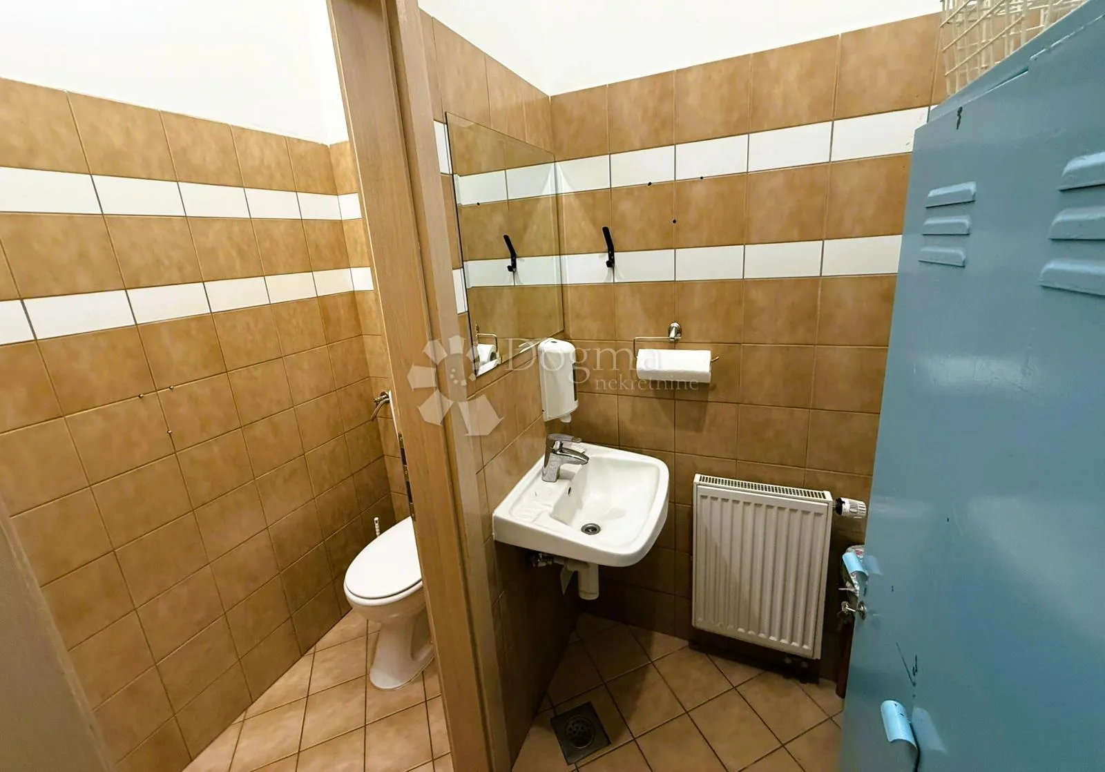prostrana poslovna zgrada - idealna za restoran, trgovinu i događanja - slika 25