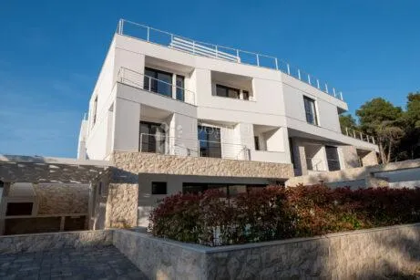 raskošan penthaus s bazenom, 100 m od mora - slika 2