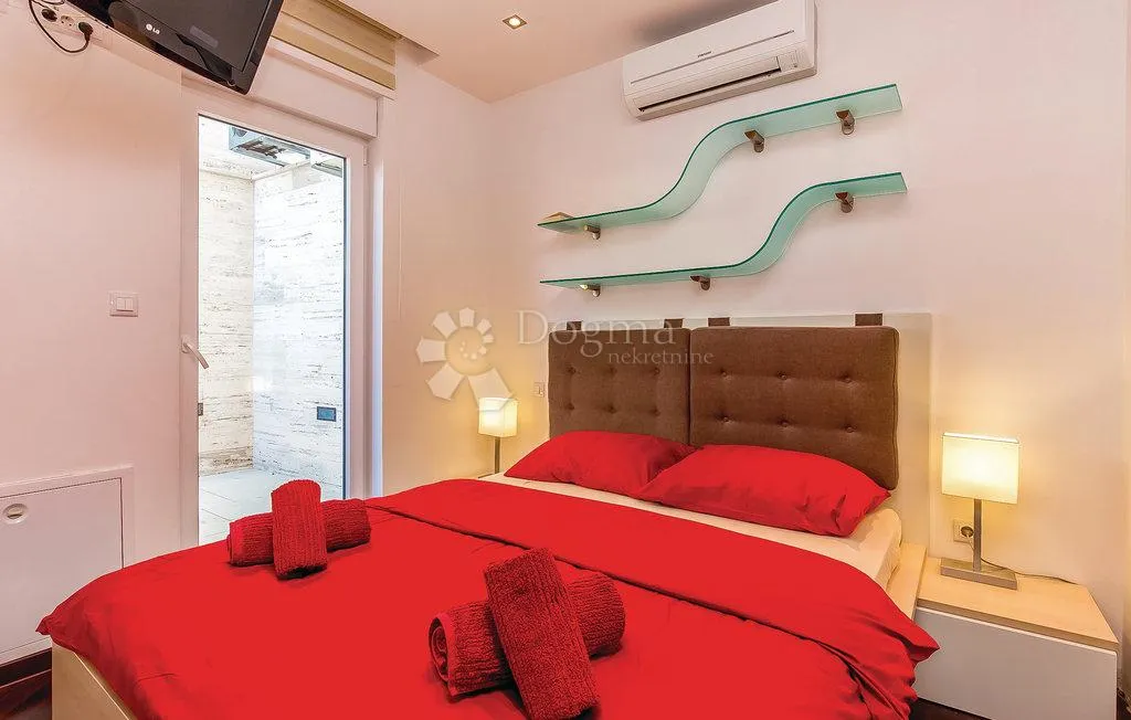 apartman sa unutarnjim bazenom 10m od mora - slika 10