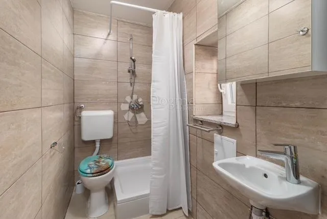 apartman atraktivna lokacija karlobag - slika 9